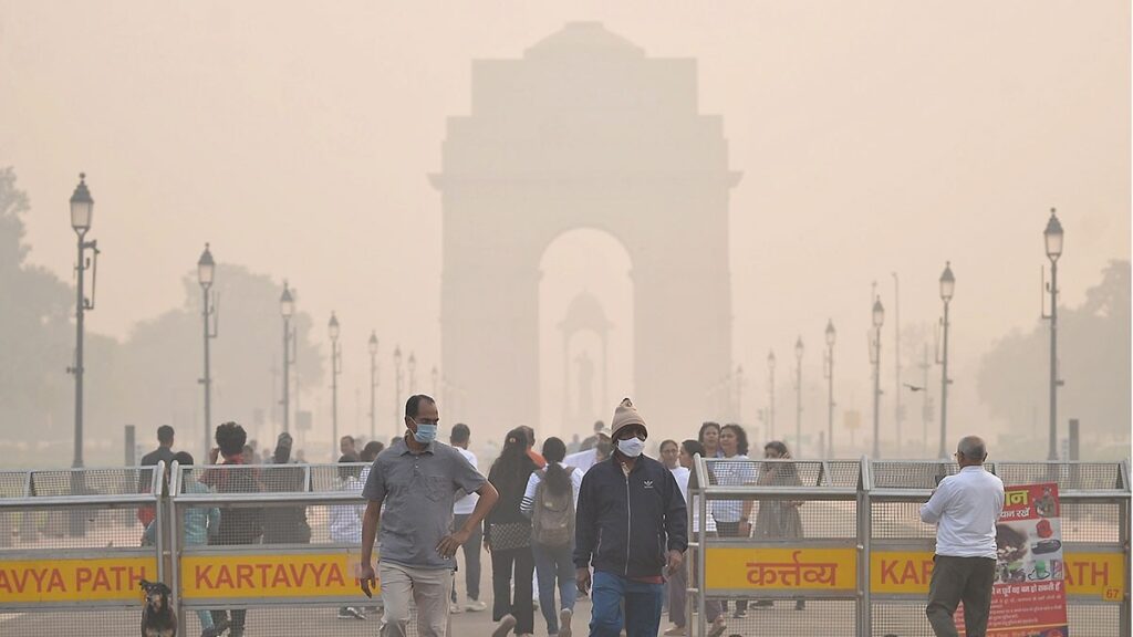 दिल्ली के लगभग 500 AQI में गाड़ी चलाते समय, मैंने अपना फेस मास्क उतार दिया...